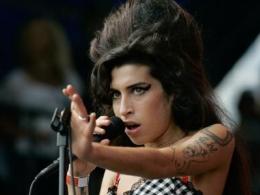 Ейми Уайнхаус e новата муза на Guess