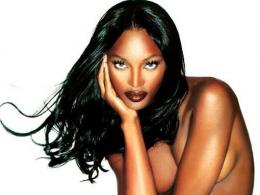 Наоми Кембъл разгони голи съпернички в заведение