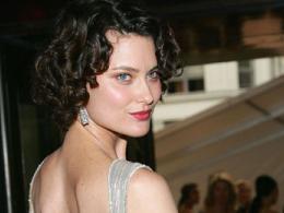 Шалом Харлоу прекрасна и на 35  