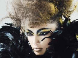 Експлозия от екстравагантност, дързост и сексапил  