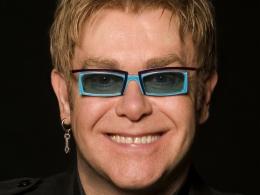 Излагат очилата на известни личности  