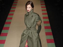 Пера, меки шапки и зеленина в новата колекция на Пол Смит  