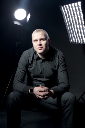 сп. “Жената Днес”, Май 2010 - фотографът Павел Баджаков - Зад Кадър